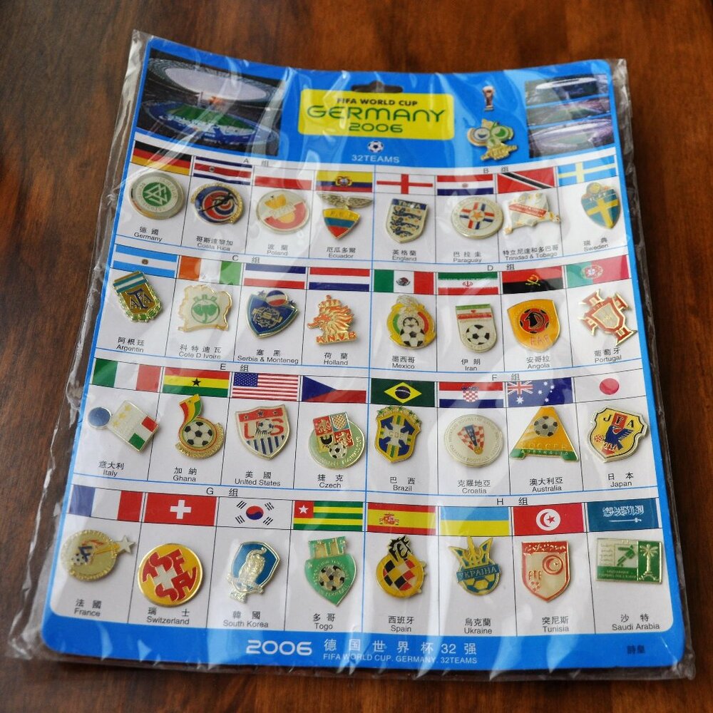 FULL SET 2006 FIFA WORLD CUP GERMANY Pin W/ Display Card + 32 teams Pins MINT